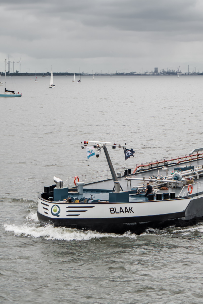 Mts Blaak sailing front view