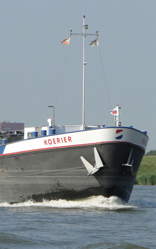 Mts Koerier Sailing Front
